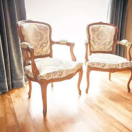 Les Ecuries De La Tour Szálloda 3*