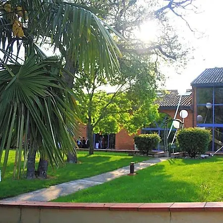 Les Ecuries De La Tour Hotel