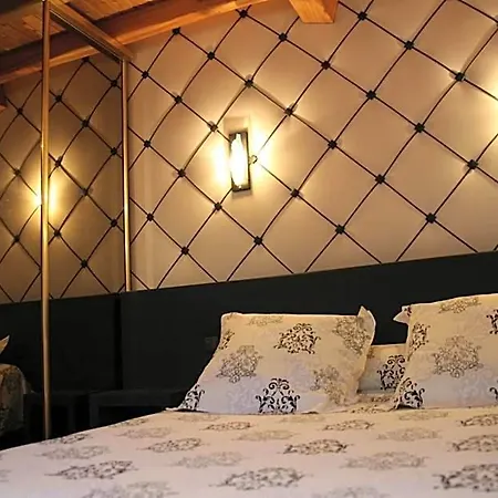 Les Ecuries De La Tour Hotel Aussonne